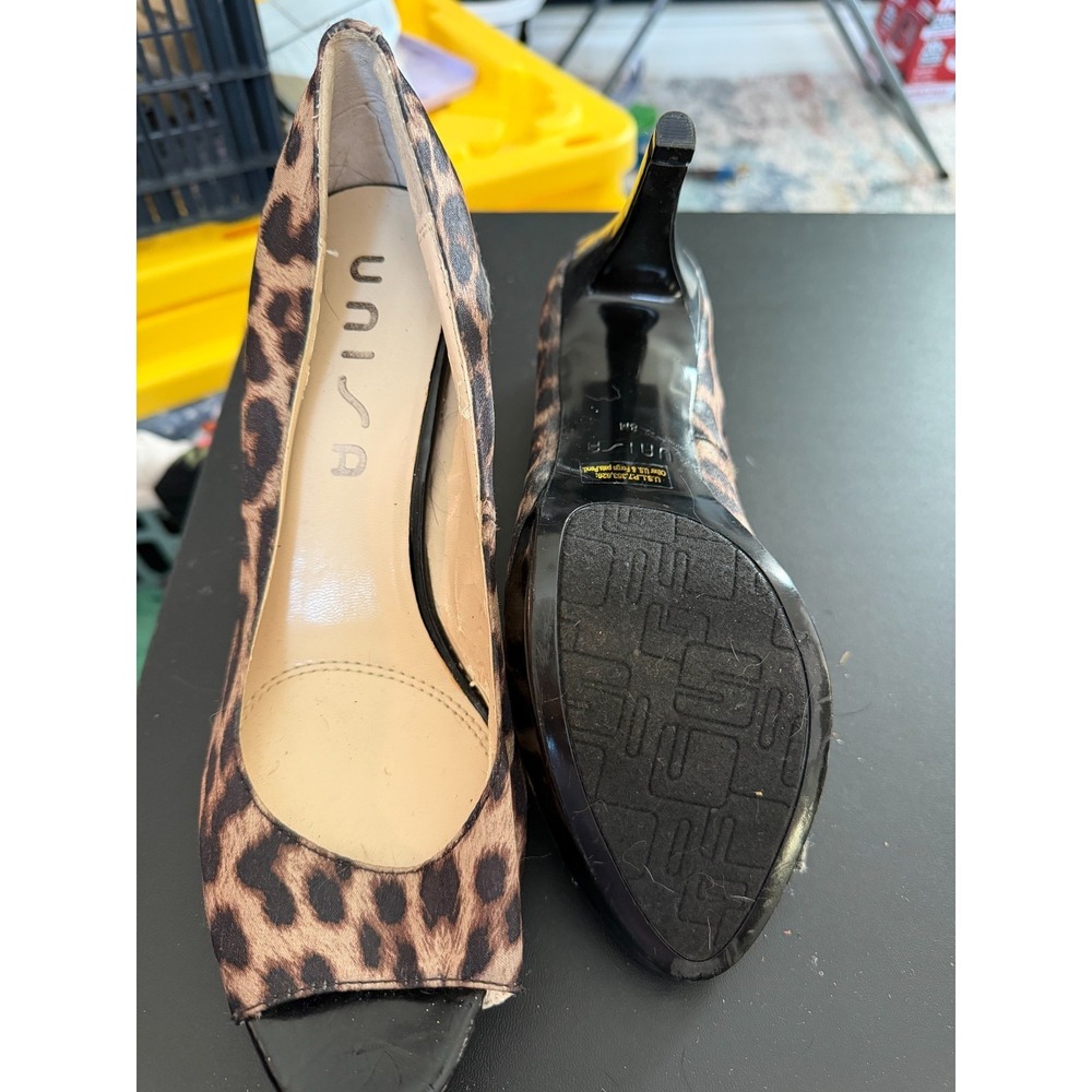 Unisa Leopard Print Peep Toe Heels in 8 - Picture 3 of 3